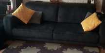 Granatowa sofa rozkładana