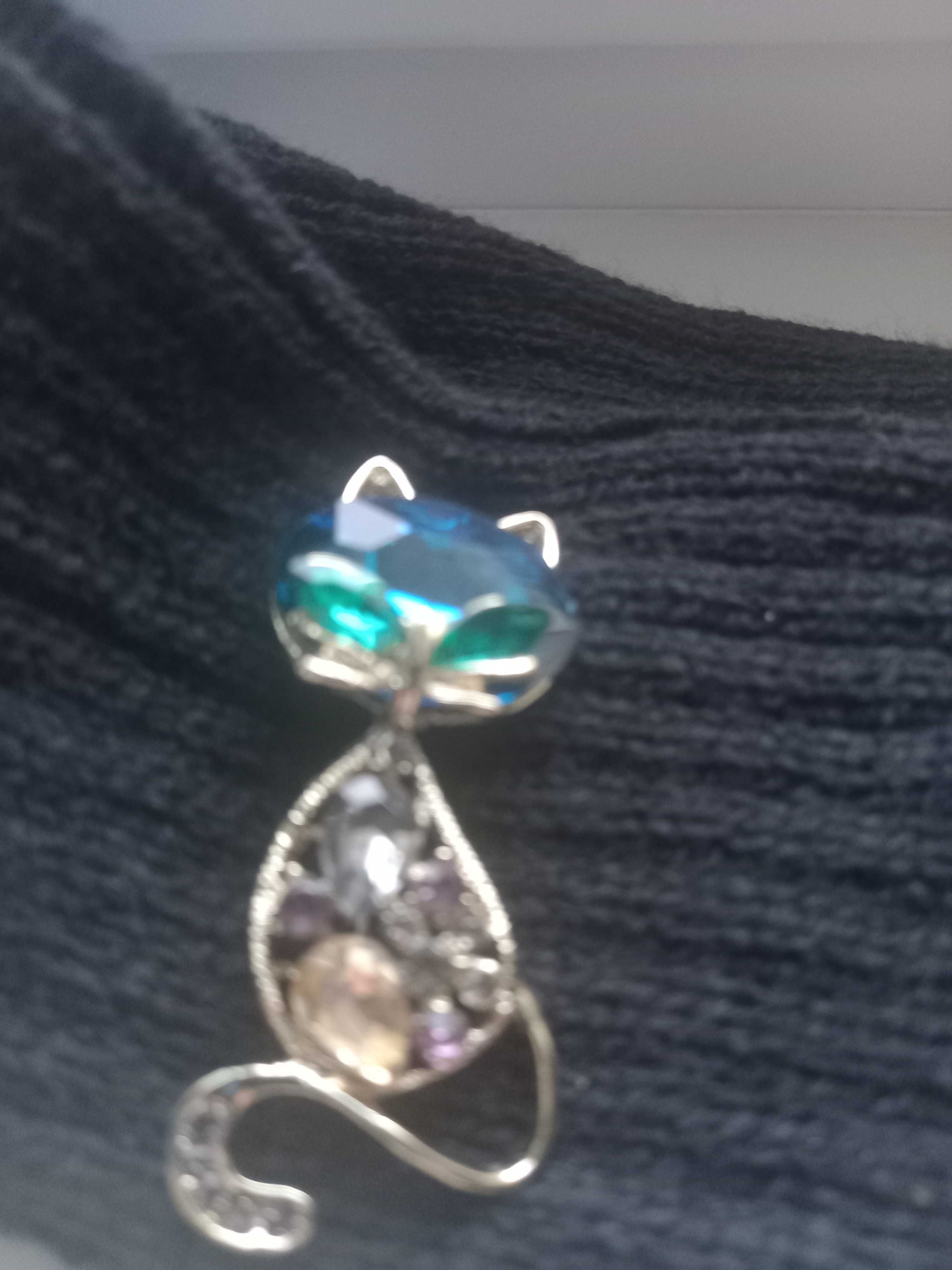 Elegancka broszka
