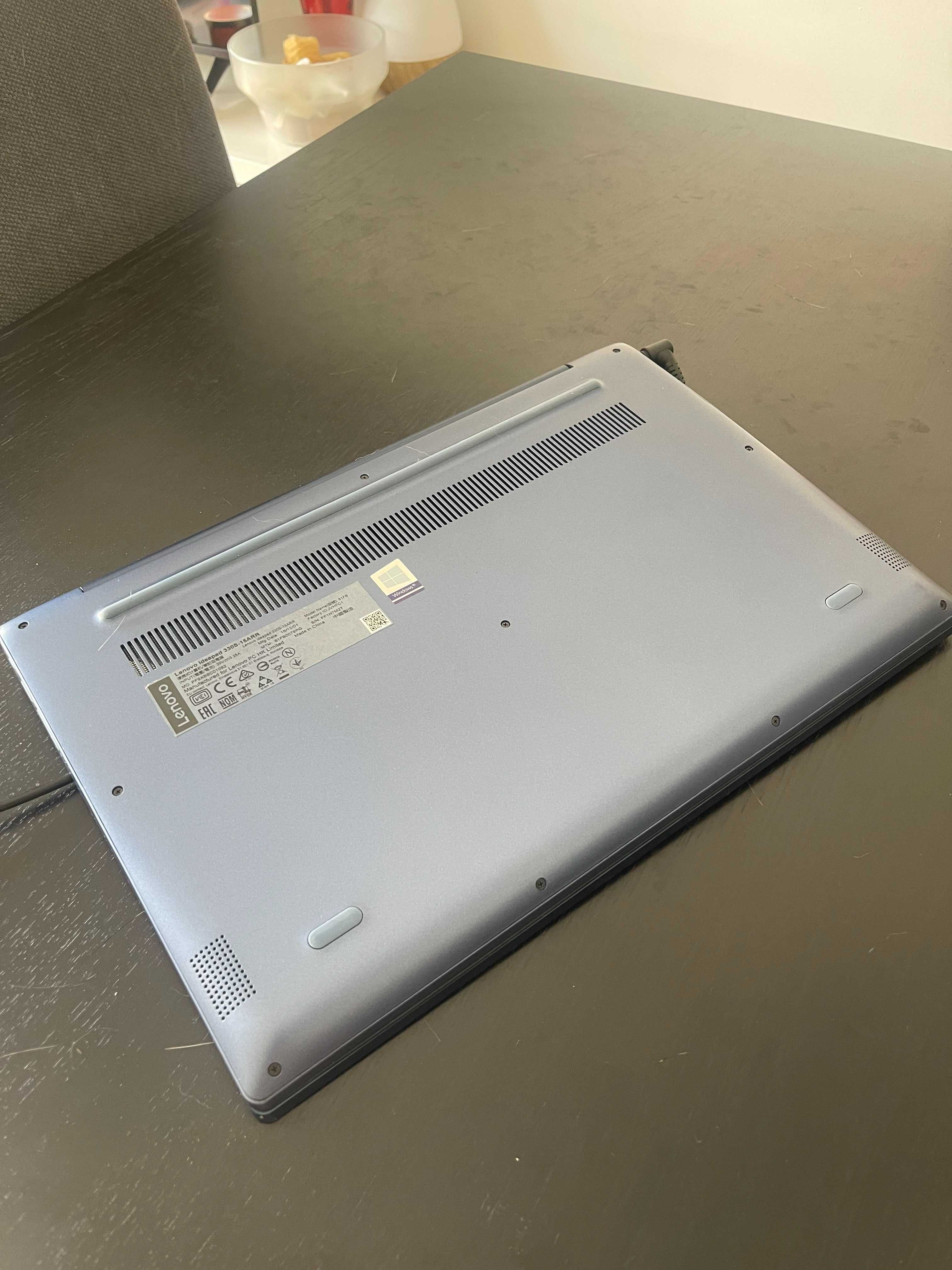Portátil Lenovo 15.6" AMD R5 2500U, 8GB RAM, 256GB SSD, Windows 10