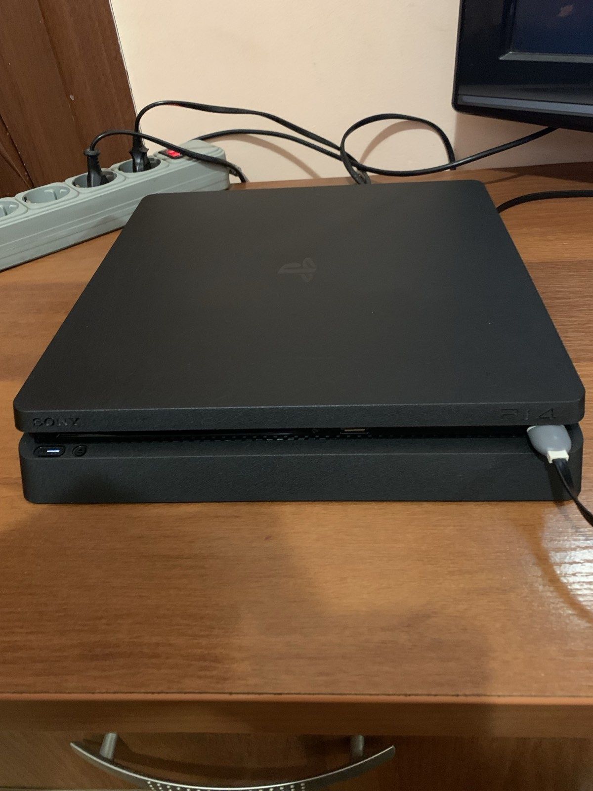 Ps4 slim 1t ideal