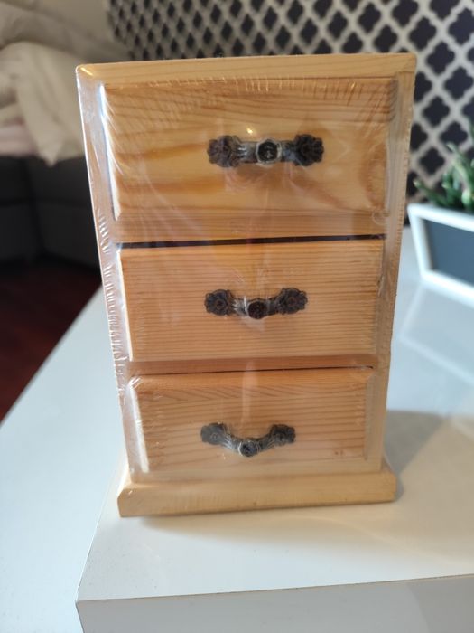 Mini comoda com 3 gavetas