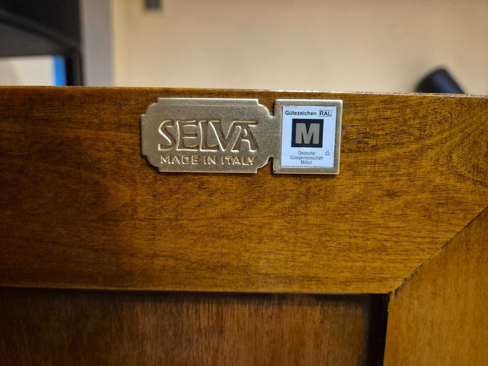 Witryna biblioteka SELVA – luksusowy włoski mebel z certyfikatem RAL