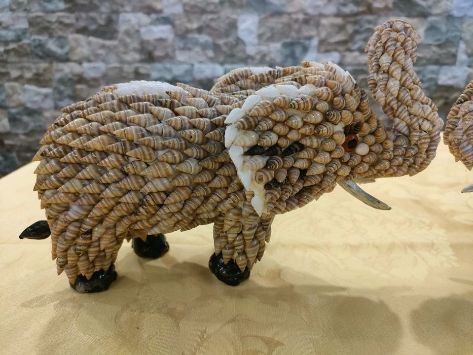 Elefantes de conchinhas, NOVO, artesanato, Um par.