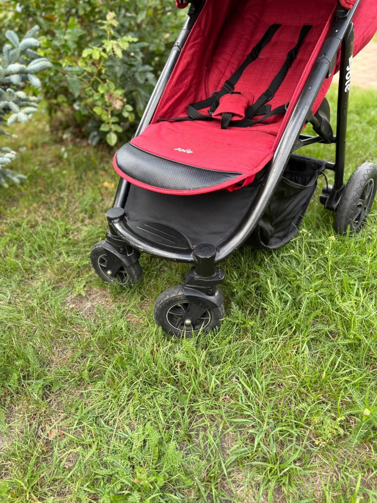Wózek spacerówka Joie pompowane koła