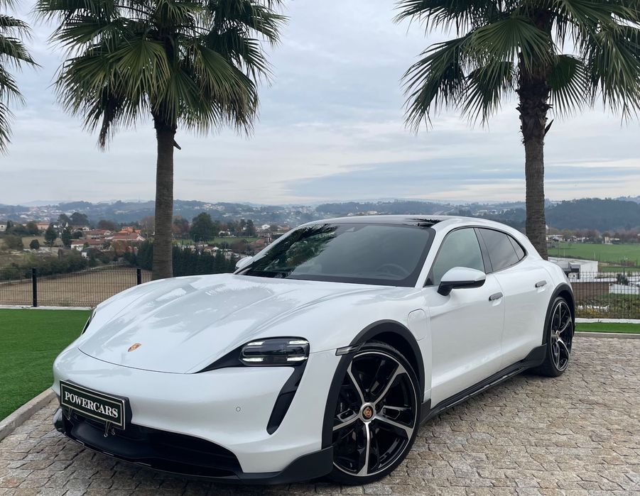 Porsche Taycan Cross Turismo 4