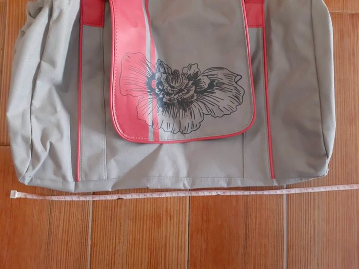 Saco desportivo cinzento e rosa