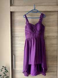 Fioletowa balowa suknia.