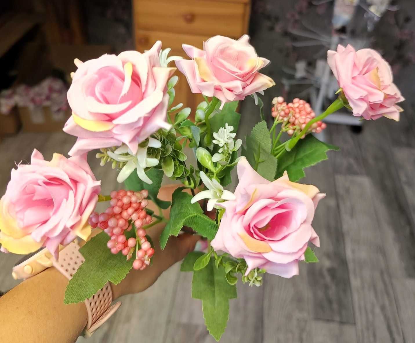 Bukiet kwiatów sztucznych róże