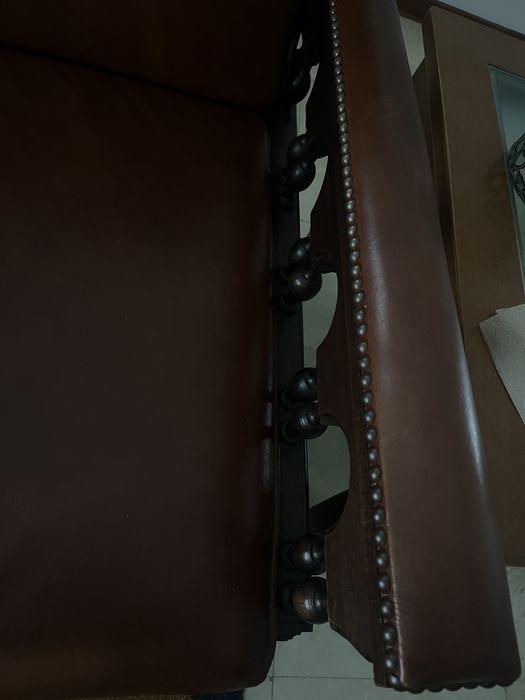 Sofá em pele castanha bom estado