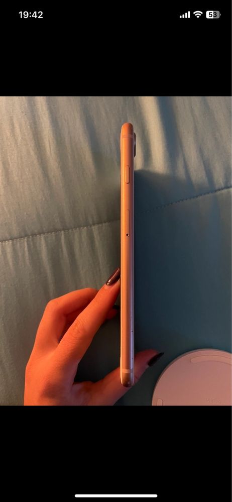 Iphone 8 plus, a telicula partida mas tirando a pelicula nao tem