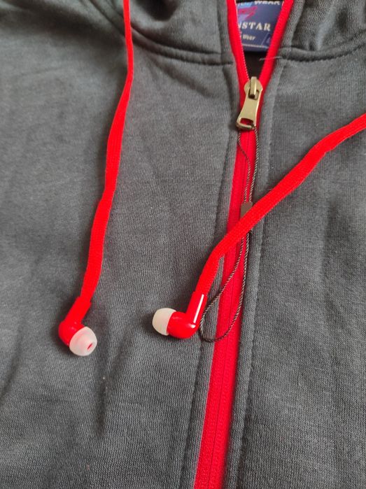 Кофта спортивна з навушниками