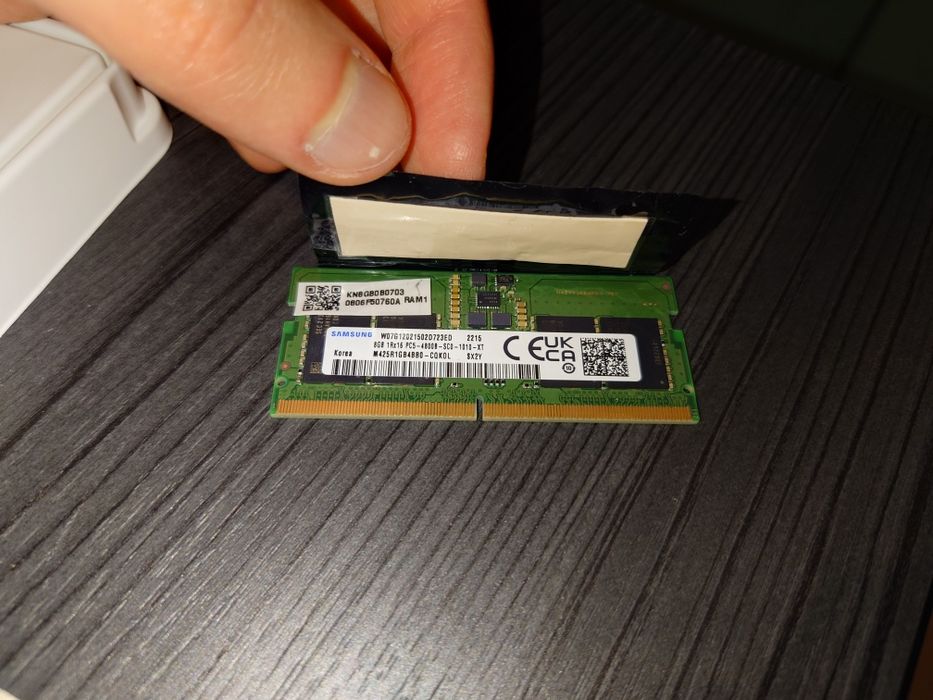 Оперативна пам'ять для ноутбука Samsung SO-DIMM DDR5 8GB 4800 MHz
Об'є