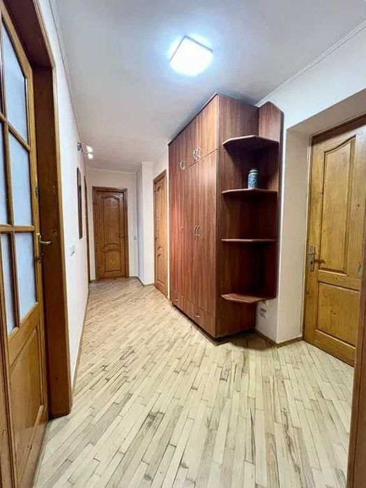 2кім 52м + кладовка Кармелюка / поруч озеро