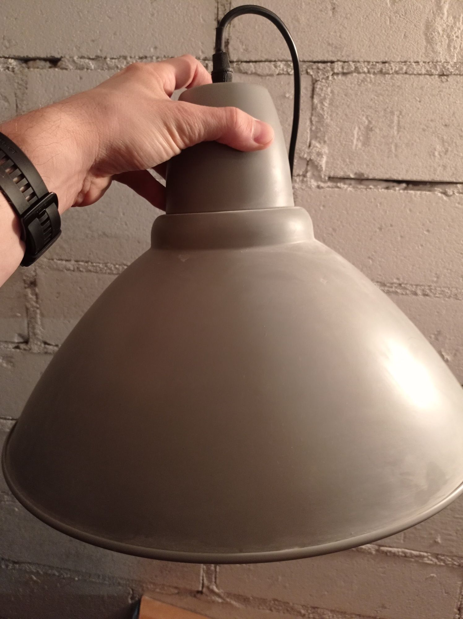 Lampa sufitowa duża industrialna okrągła
