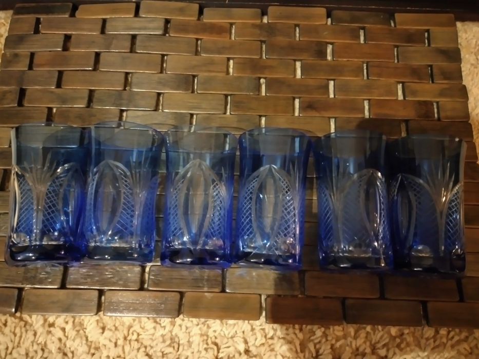 Szklaneczki  kryształowe niebieskie z okresu PRL.