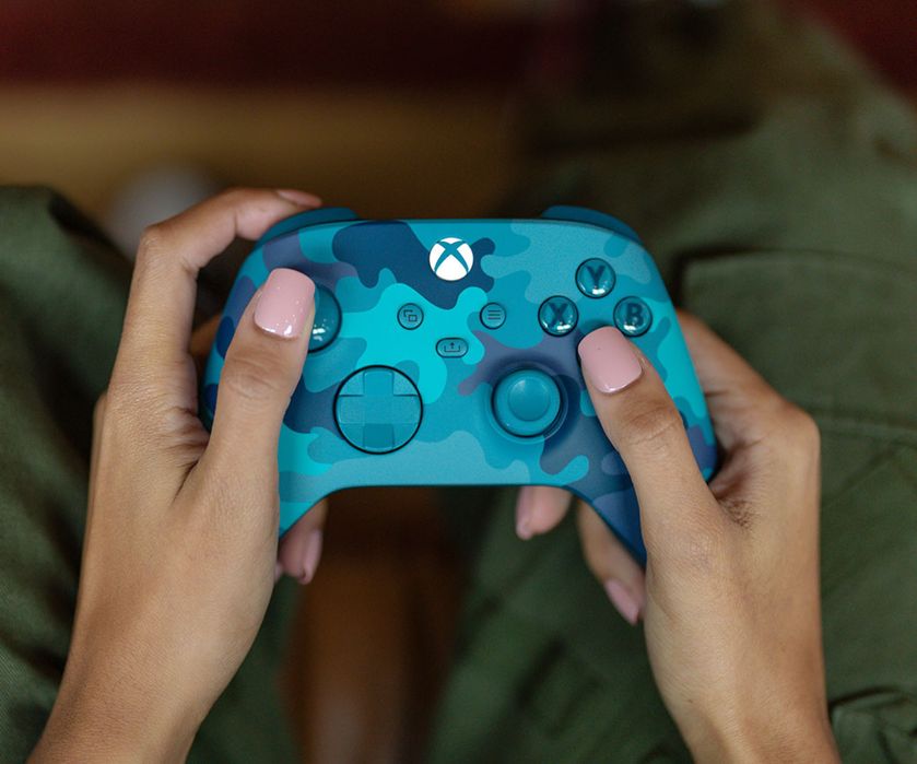 Xbox Series S com 4 comandos