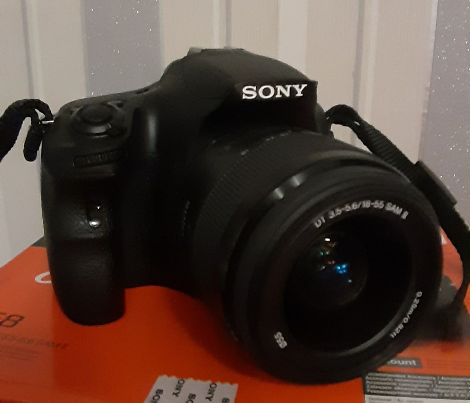 Продам фотоаппарат-зеркалку Sony alfa58 в идеале.