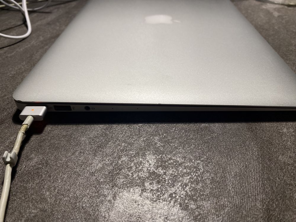 MacBook Air 13 inch 2018 Retina Core i5 8gb/ssd 256 gb