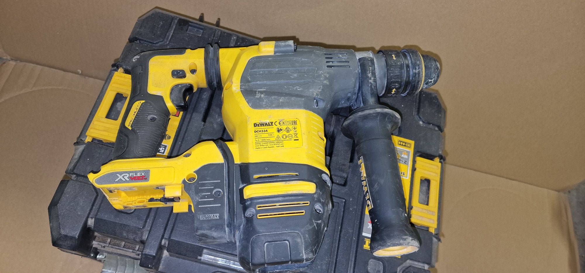 Młotowiertarka dewalt  DCH334 54v