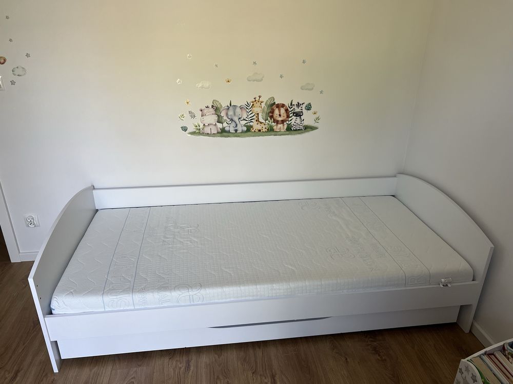 Białe łóżko dziecięce 90x200 + materac Hevea