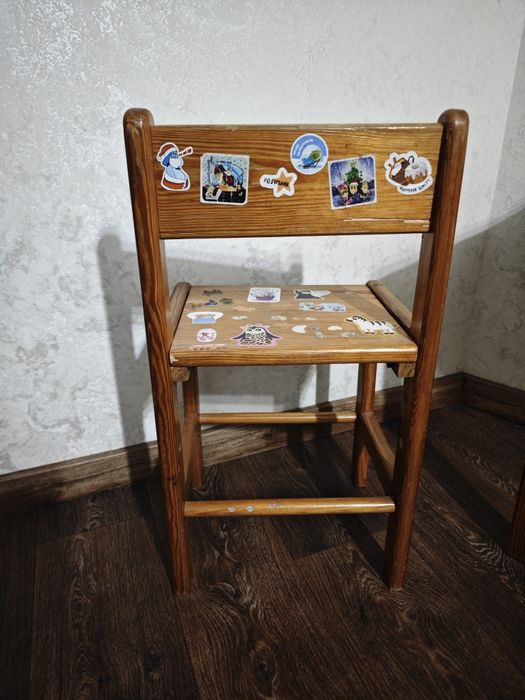 Стіл дитячий зі стільцями