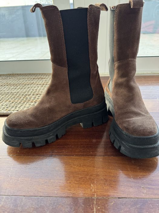 Botas castanhas da marca DROPP