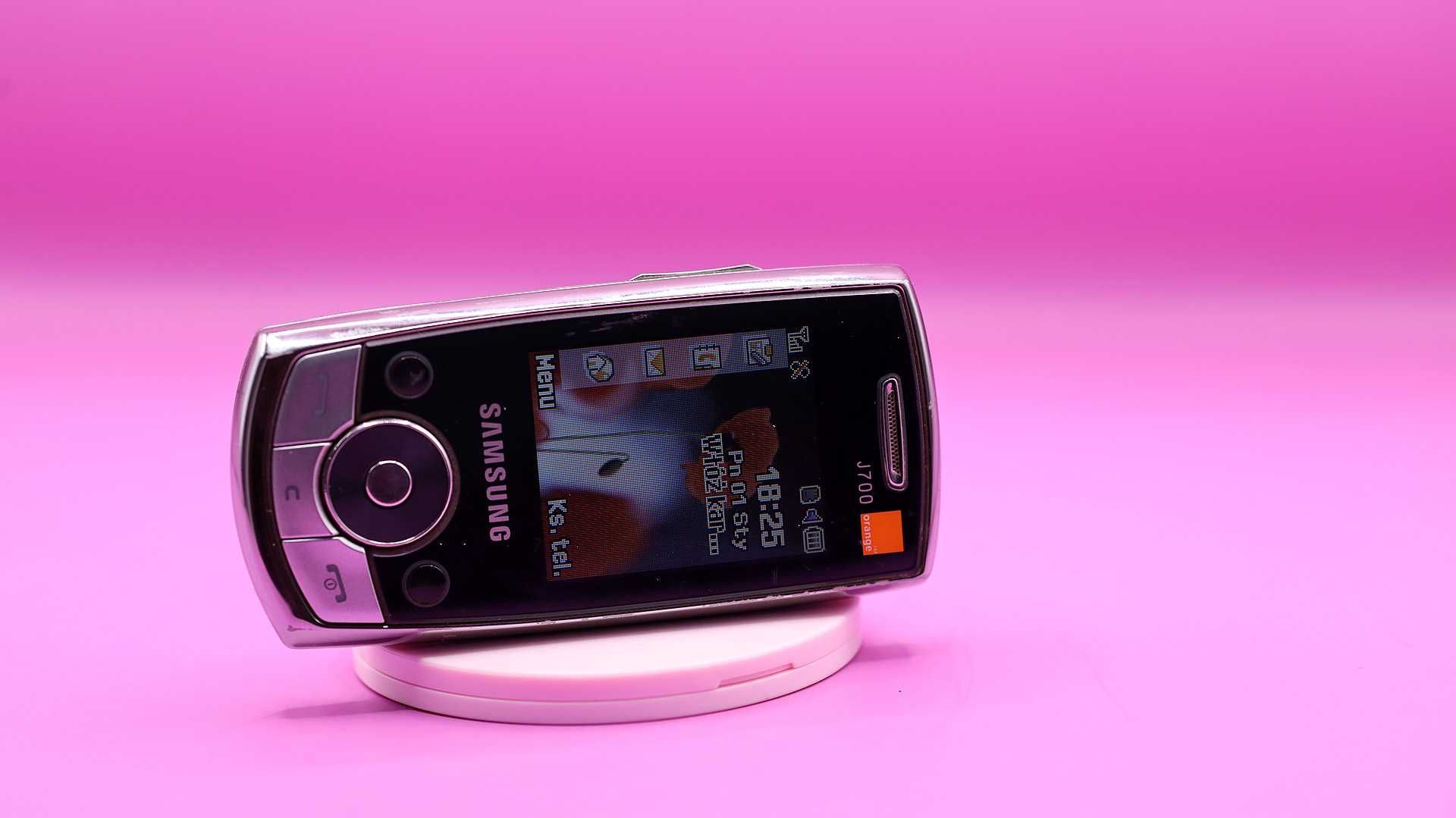 Samsung J700 – retro telefon typu slider, stan dobry, kolekcjonerski