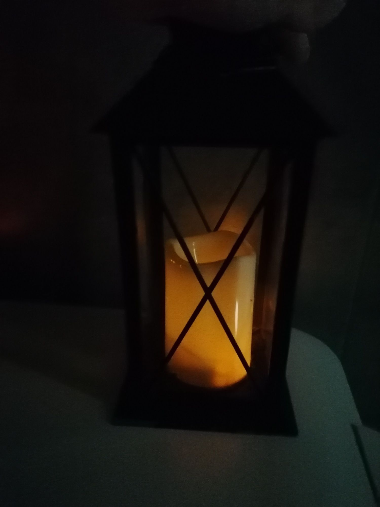Latarnia dekoracja led świeci jak świeczka