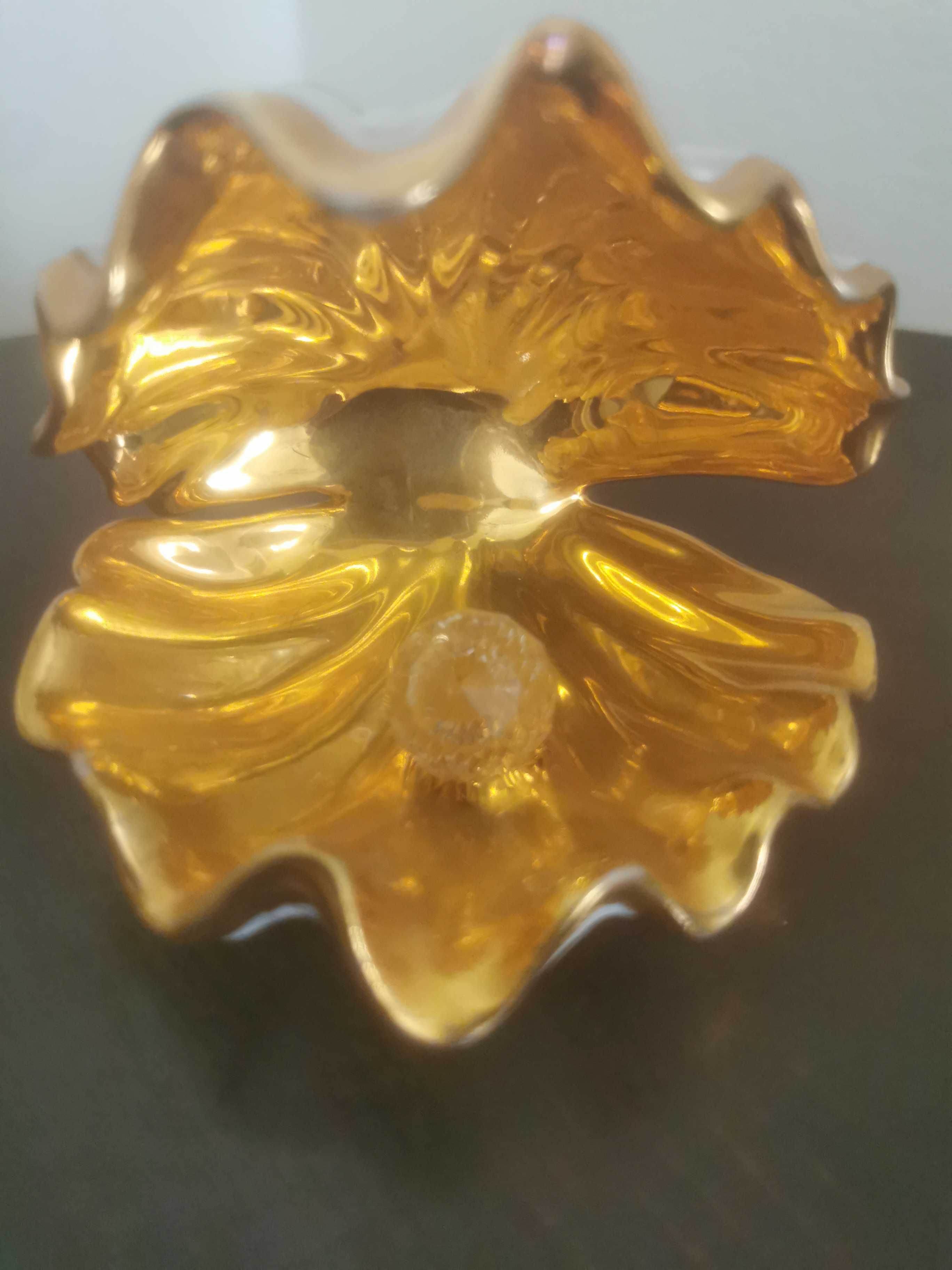 Concha ostra com pérola de cristal, ouro 24K