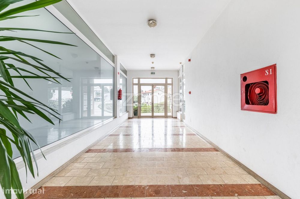 Loja 22 m² - Sobreira . Paredes