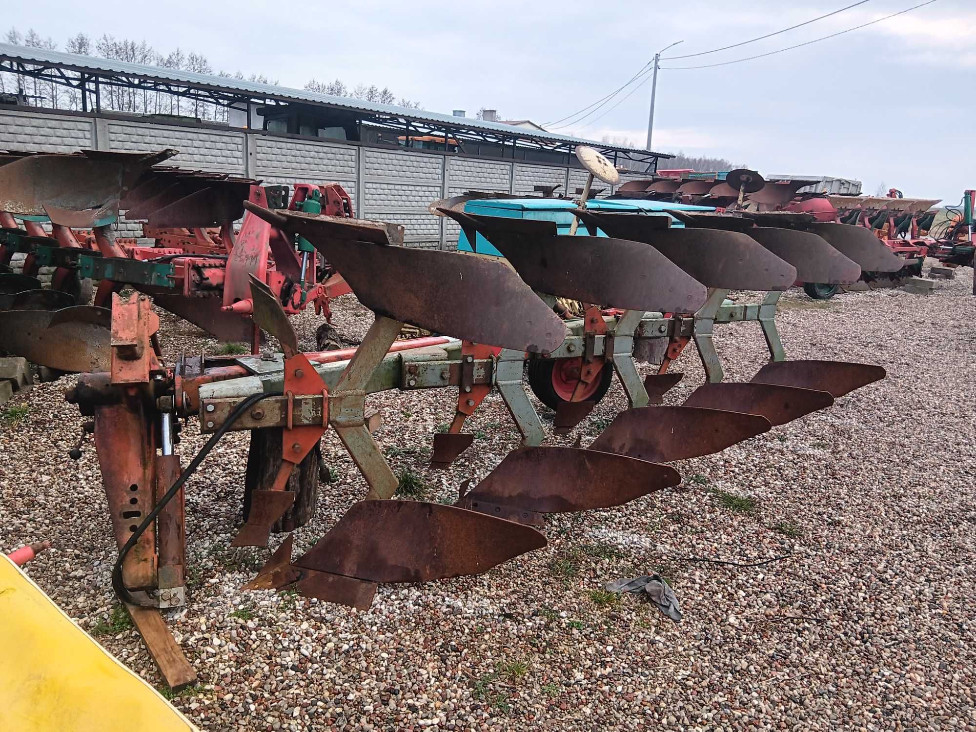 Plug plugi 3-4-5 skibowe obrtowe kverneland kuhn 15 szt