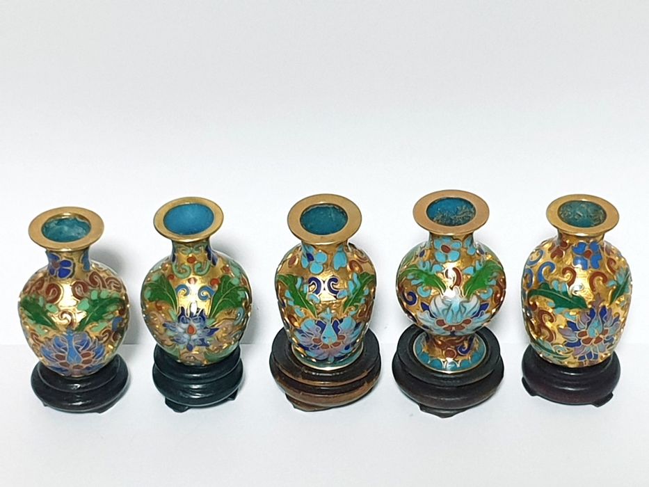 Conjunto de 5 jarrinhas asiáticas vintage em cloisonné