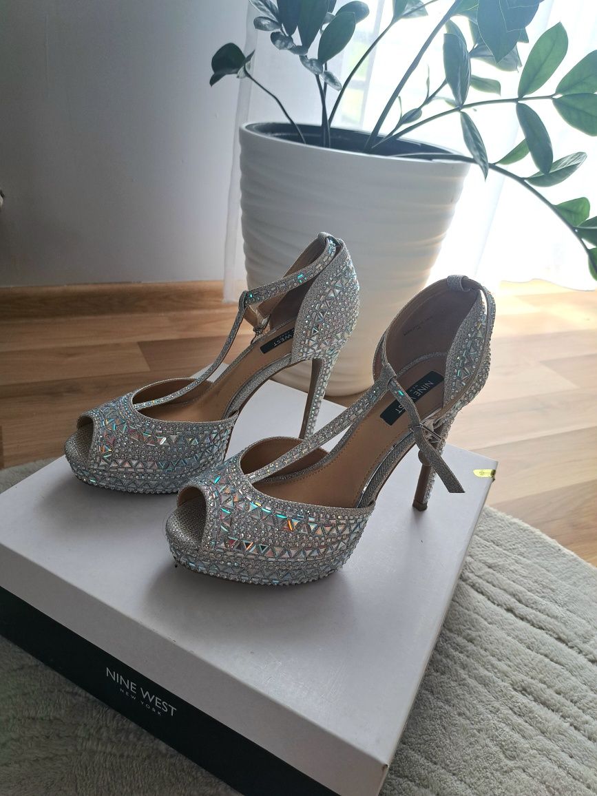 Szpilki Nine West r. 38 na platformie cyrkonie srebrne