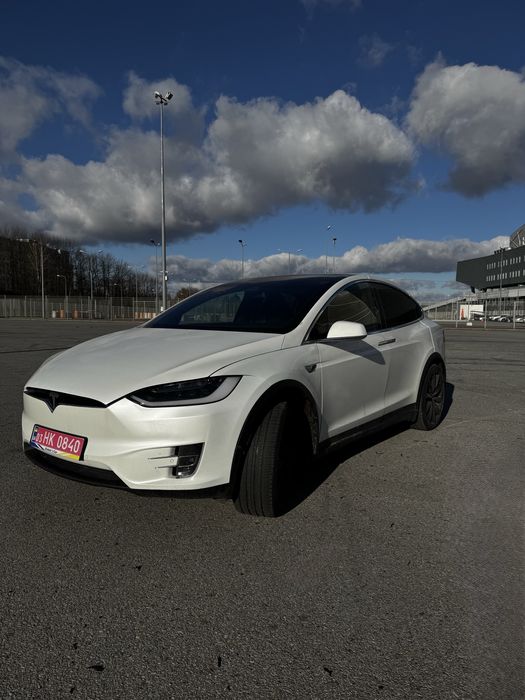 Tesla Model X 2020