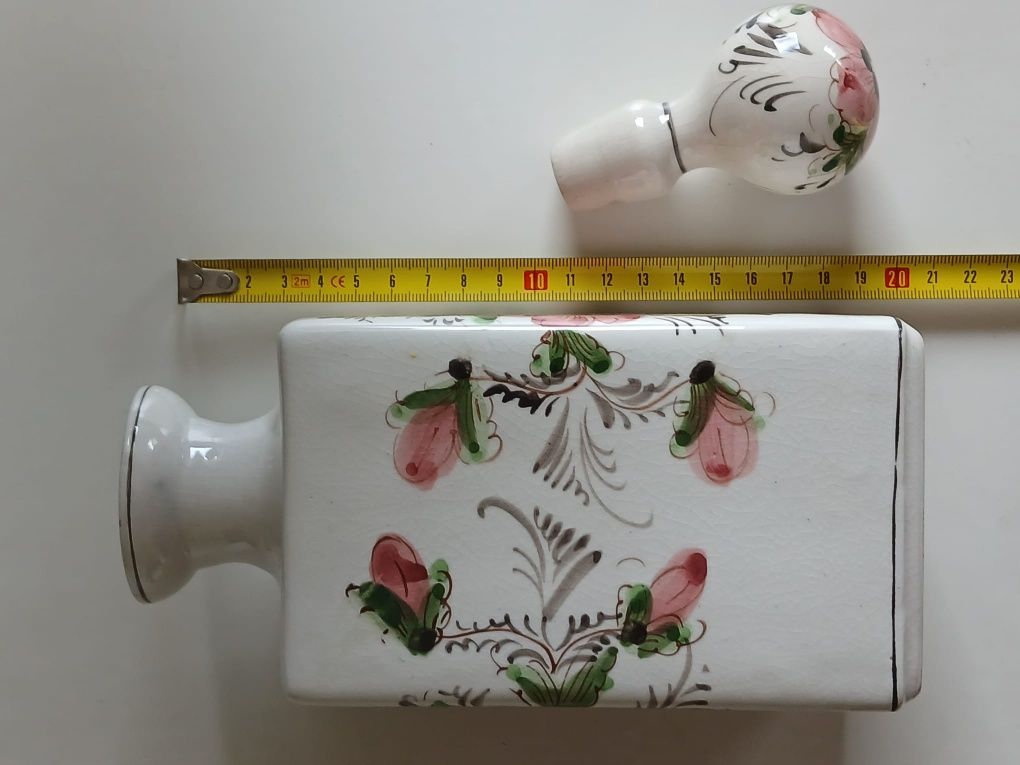Frasco de cerâmica pintado à mão