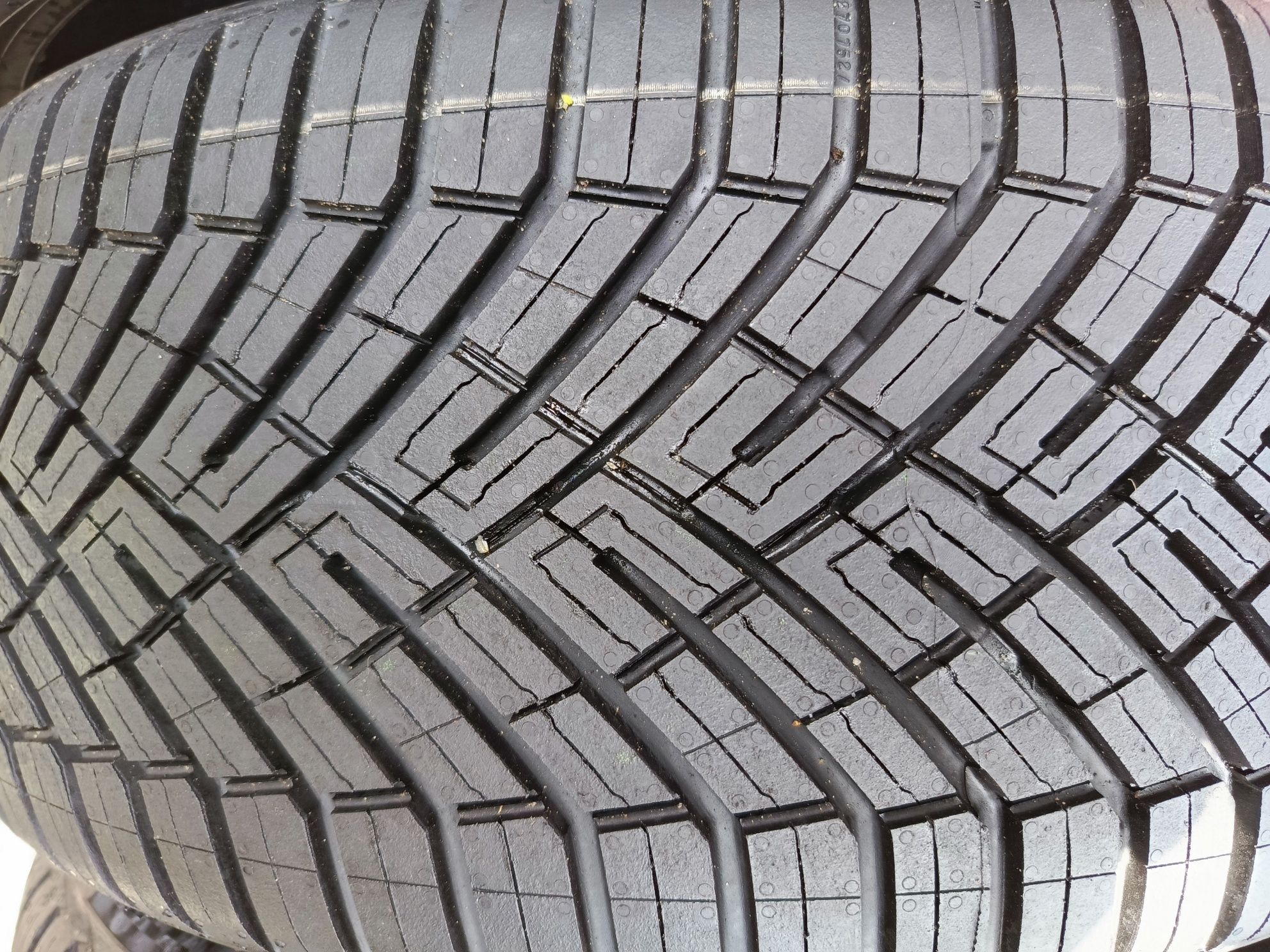 Sprzedam opony zdjęte z nowego samochodu 215/40 r18 Continental