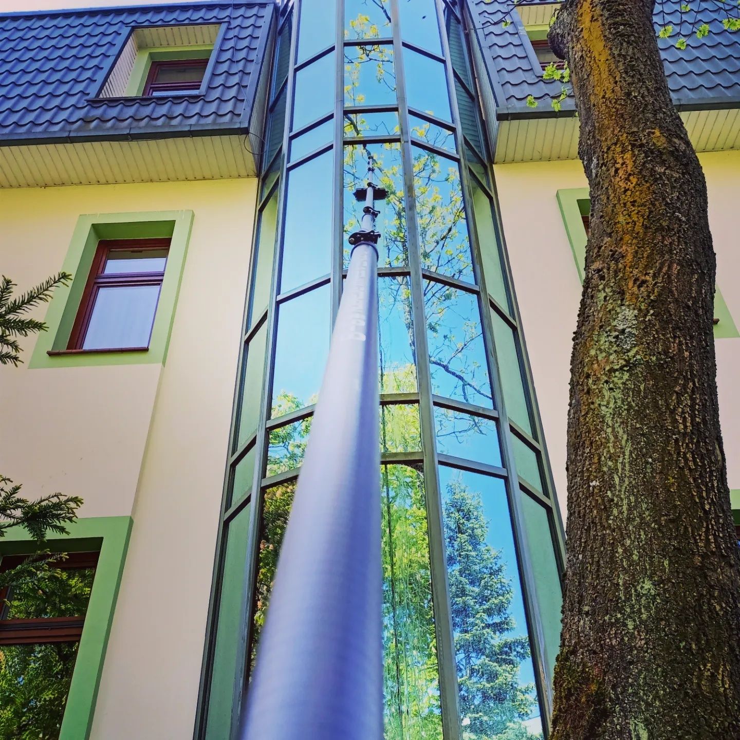 Mycie okien, przeszkleń, paneli fotowoltaicznych wodą demineralizowaną