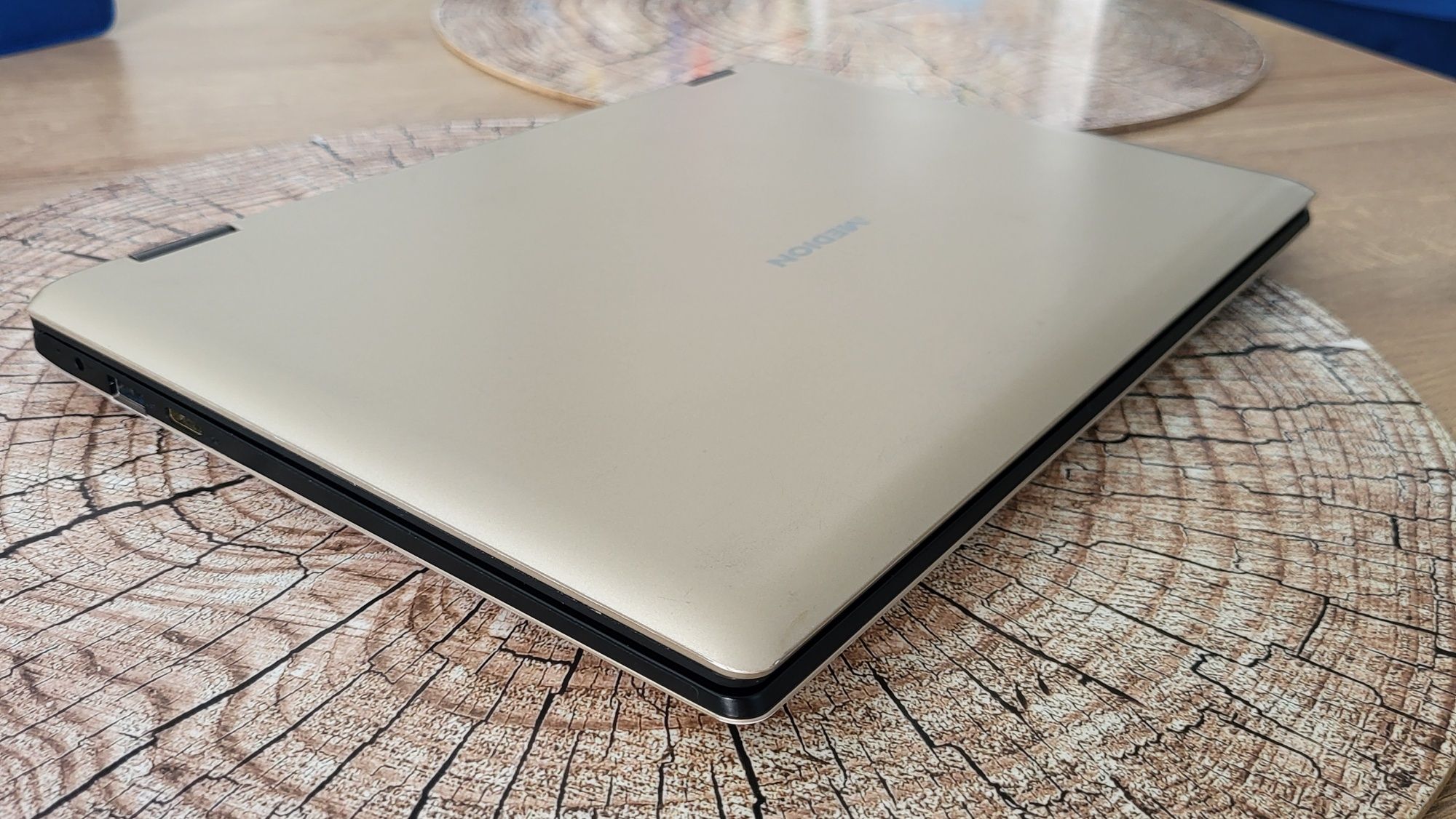 Laptop Medion Akyoya e2218t (md 60200) / uszkodzone ładowanie