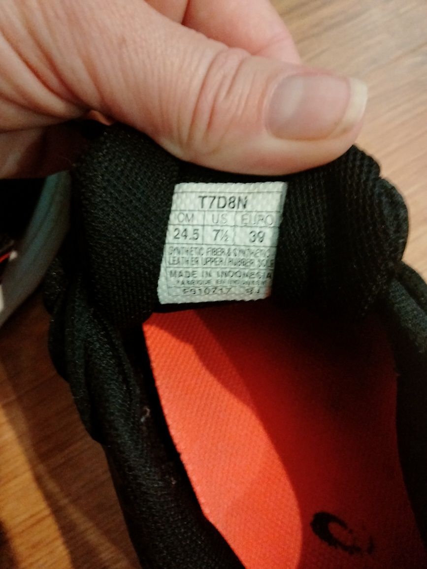 Кросівки ASICS 39 p