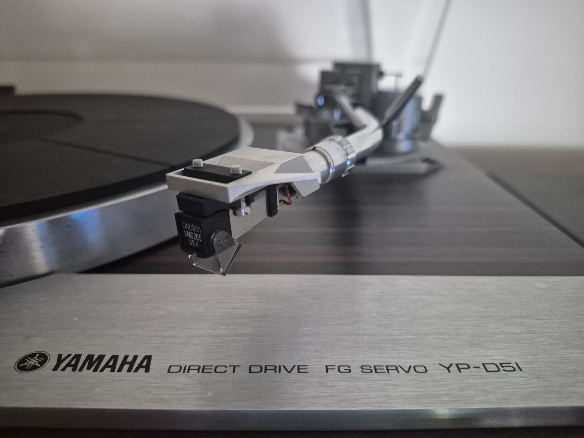 Gramofon Yamaha YP-D51