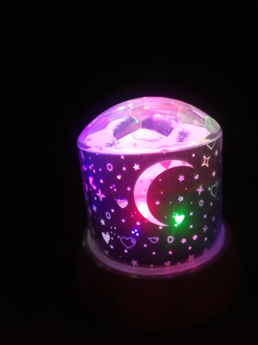 Lampka nocna z projektorem
