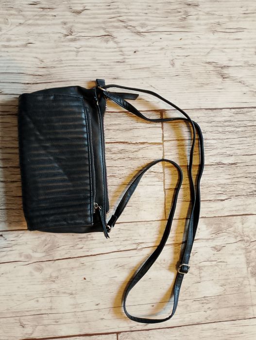 Czarna pikowana mini torebka