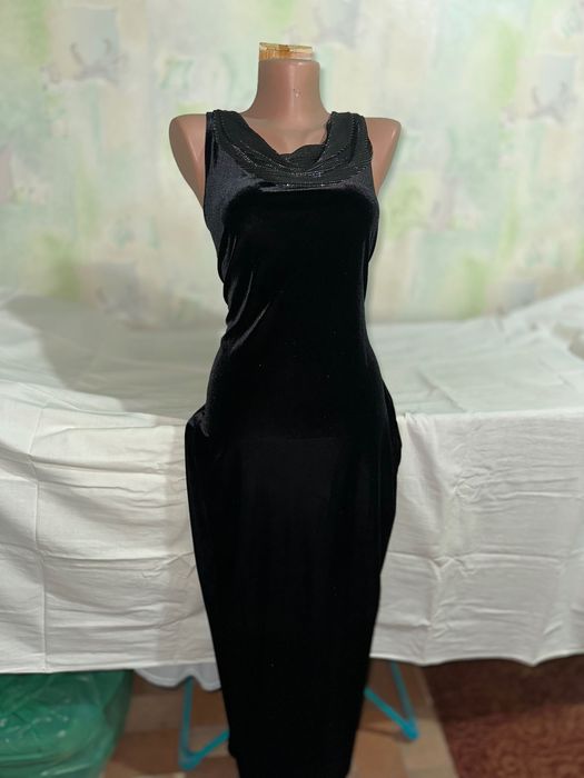 Вечірні сукні міді