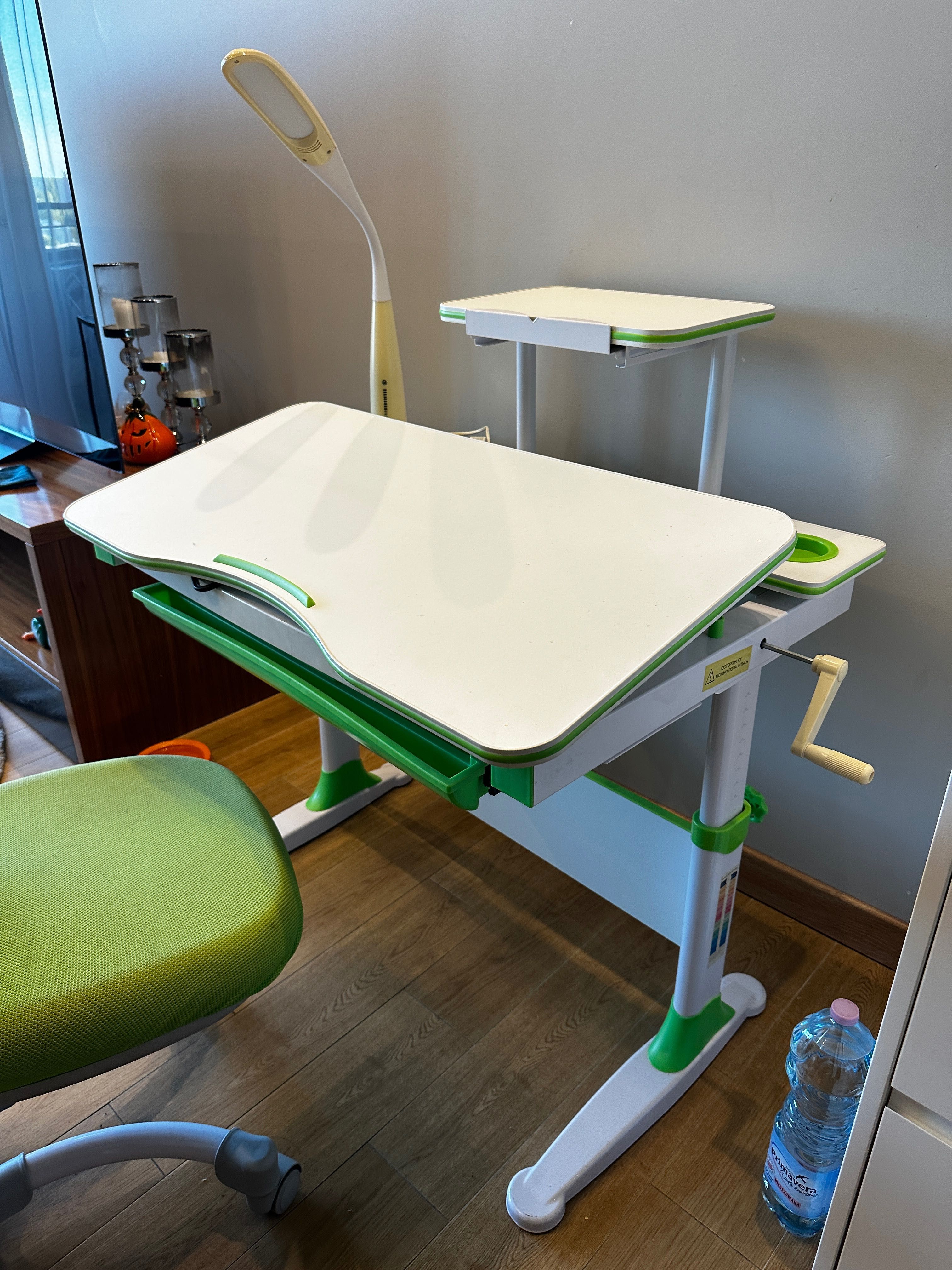 Biurko szkolne rosnące z krzesłem ergonomicznym