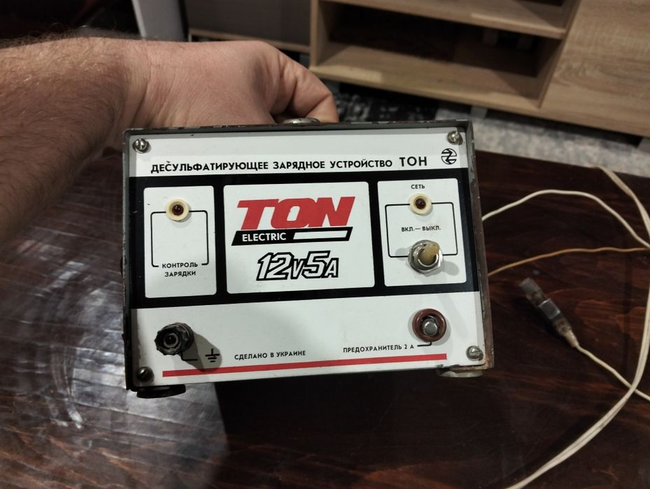 Зарядний пристрій АКБ акумуляторів 12 вольт Десульфатаційний. ТОН. TON