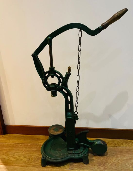 Engarrafador  antigo vinho