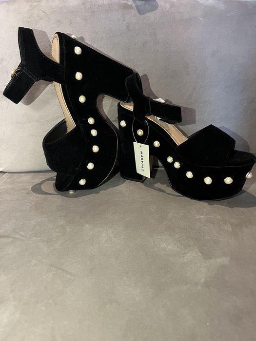 Sandalias Marypaz compensadas e com pérolas
