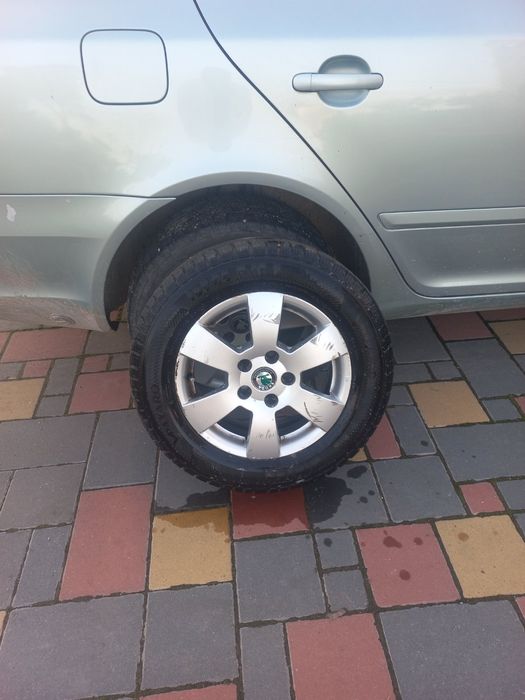 Диски з резиною. R15 195x65  на шкода октавія