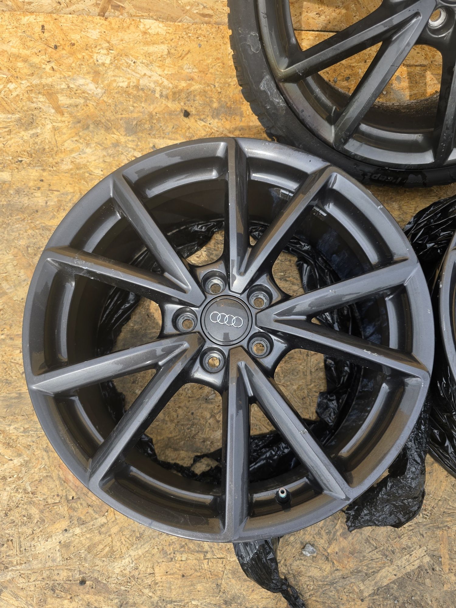 Felga aluminiowa audi a3 s3 8v r19