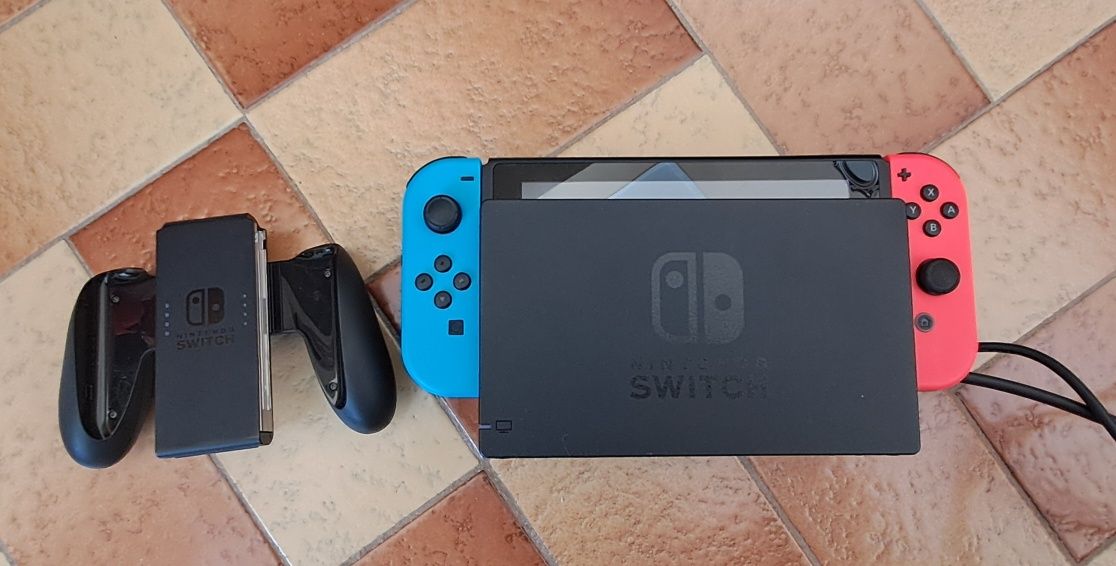 Consola Nintendo Switch V2 como Nova